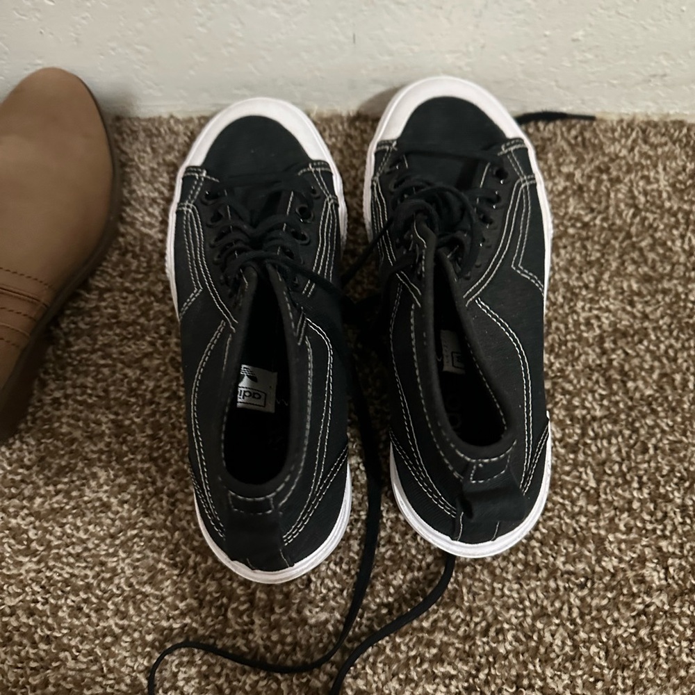 Adidas platform sneakers size 7 women’s. Only worn on a flight